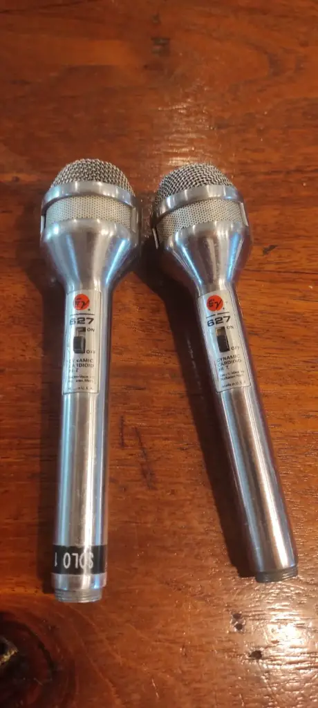 Par micrófonos Electrovoice 627